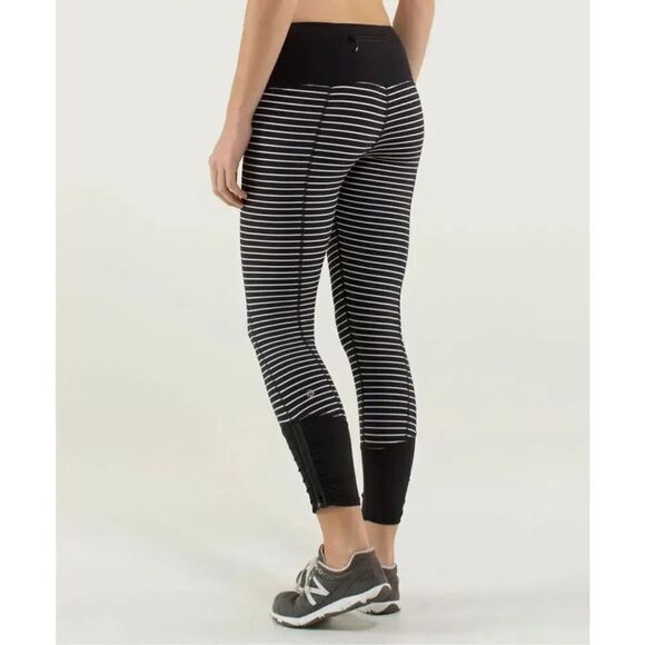 Lululemon Runday Crop Low Rise Black and White Size 4 Workout Athletic Pants - Picture 1 of 5